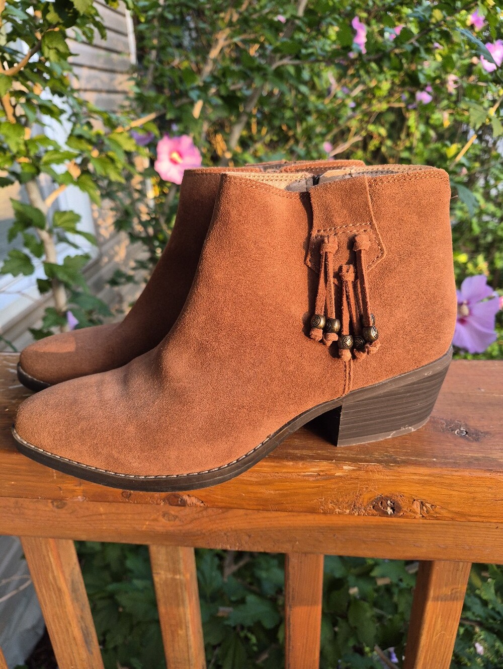 White Mountain Suede Heeled Boots in Chestnut 8.5 Womans